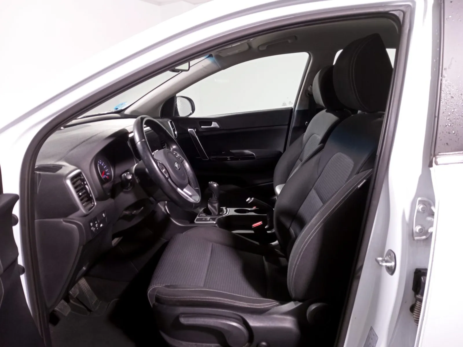 Renting Kia Sportage 1.6 CRDi Mild Hybrid Drive 2WD