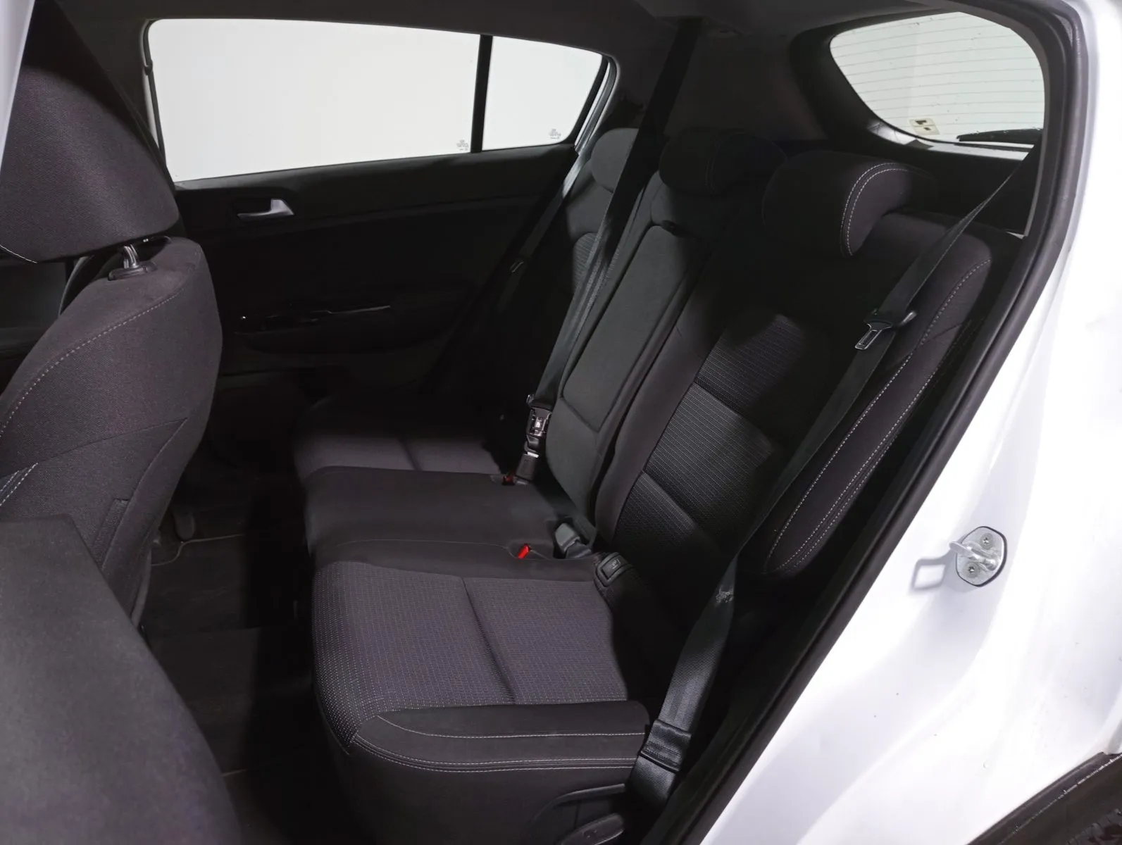 Renting Kia Sportage 1.6 CRDi Mild Hybrid Drive 2WD