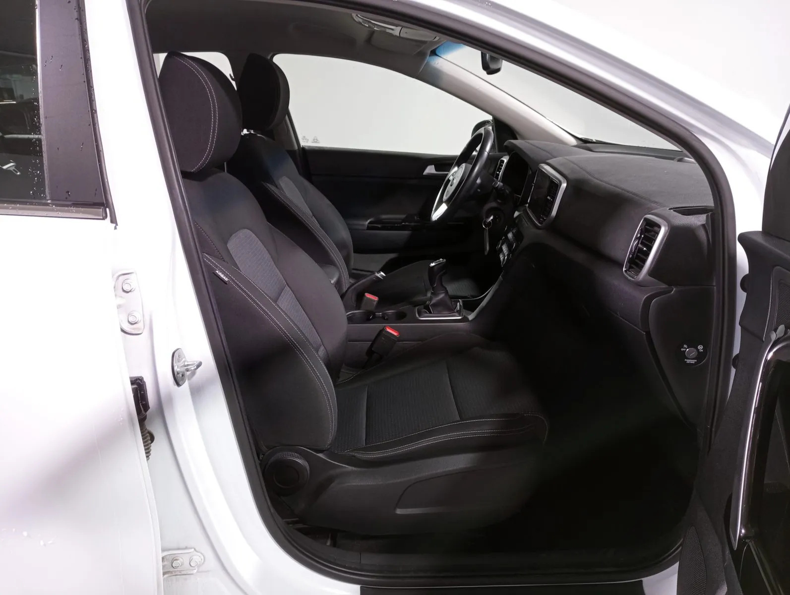Renting Kia Sportage 1.6 CRDi Mild Hybrid Drive 2WD