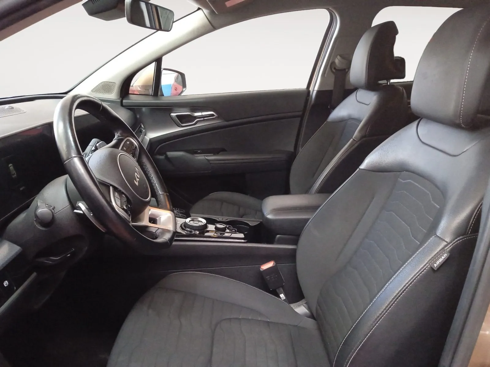 Renting Kia Sportage 1.6 T-GDI MHEV Spirit 4WD 1