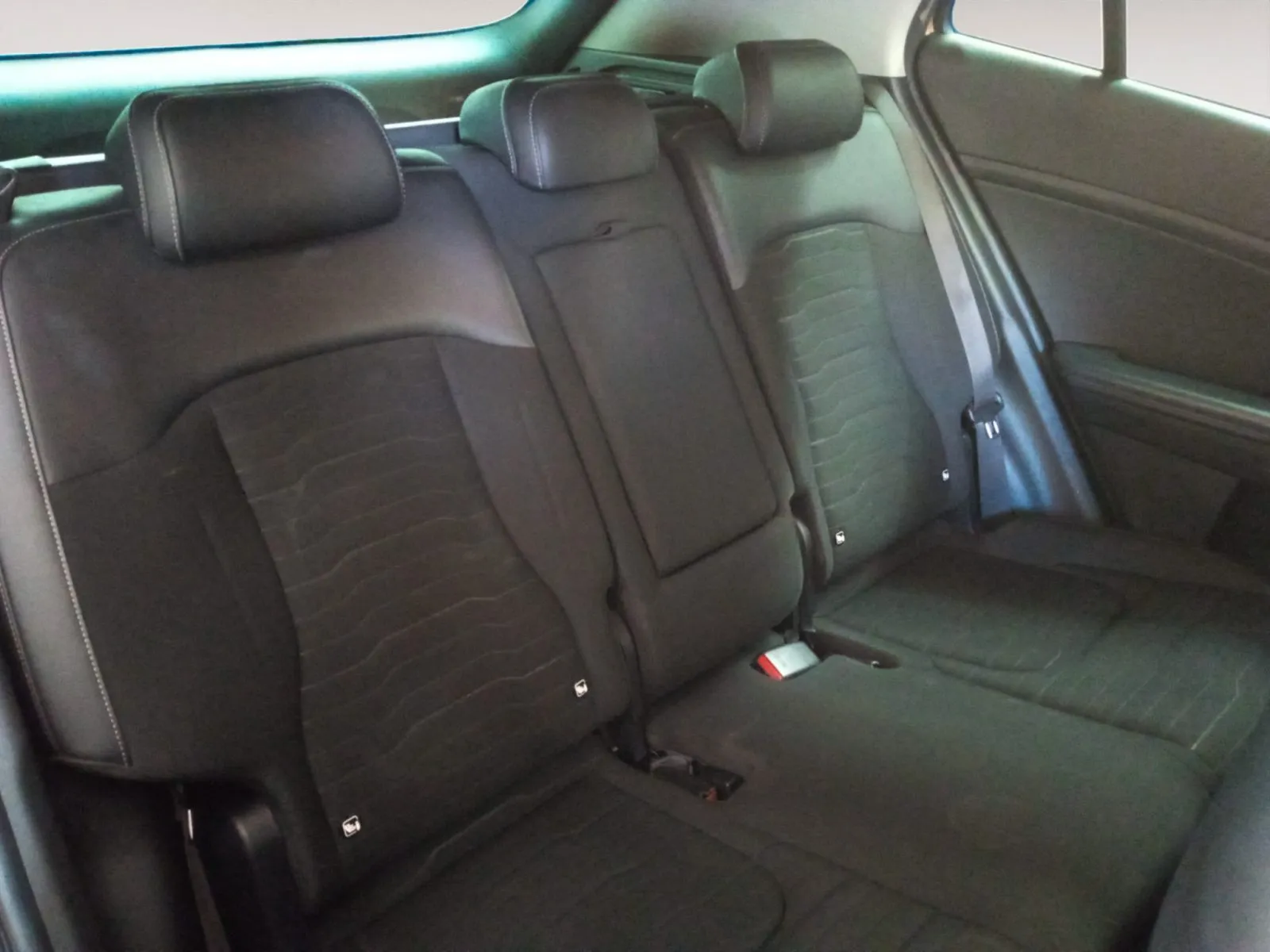 Renting Kia Sportage 1.6 T-GDI MHEV Spirit 4WD 1