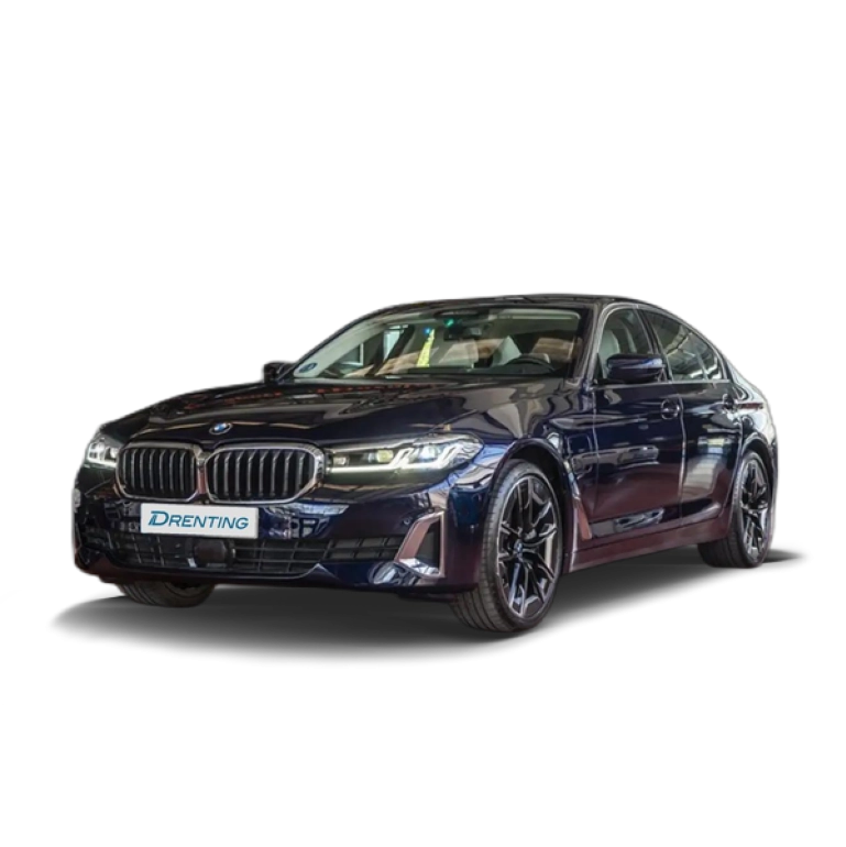Renting BMW 545 545e xDrive Azul