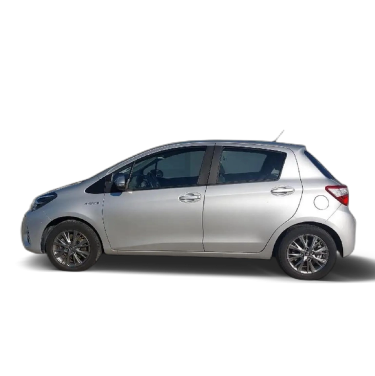 Renting Toyota Yaris Hybrid 1.5 Active Gris
