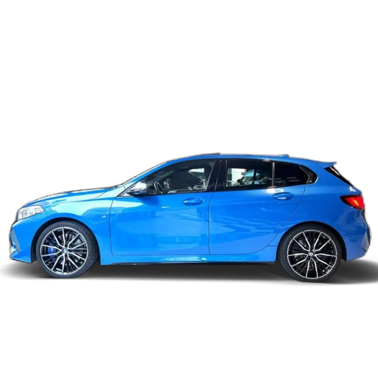 Renting BMW 135 M135iA xDrive Azul 1