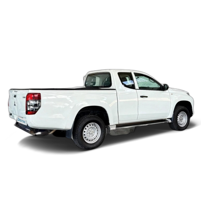 Renting MITSUBISHI L200 2.2DI-D C-C M-PRO
