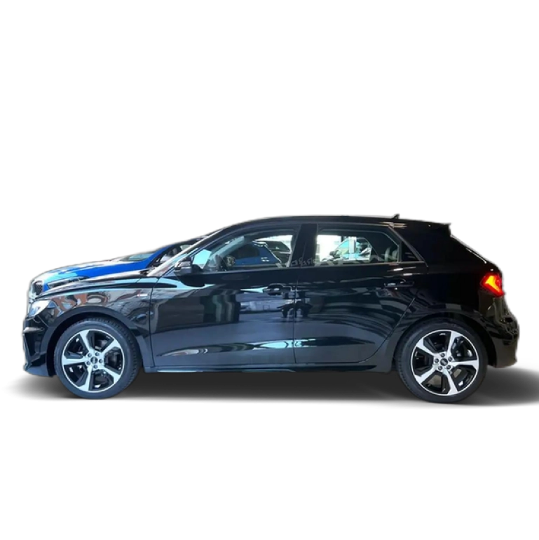 Renting Audi A1 Sportback 35 TFSI Adrenalin S tronic Negro