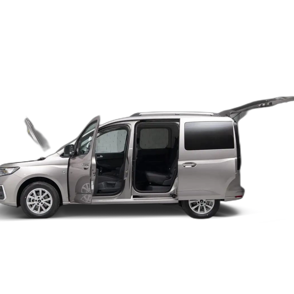 Renting Ford Tourneo Connect 2.0 Ecoblue SWB L1 Titanium 102 Negro