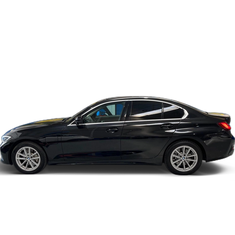 Renting BMW Serie 3 330e 1