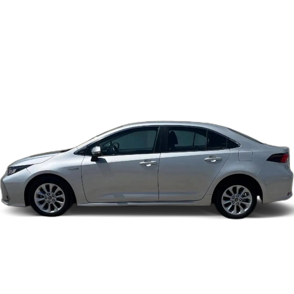 Renting Toyota Corolla Sedán 125H Active Tech Plateado
