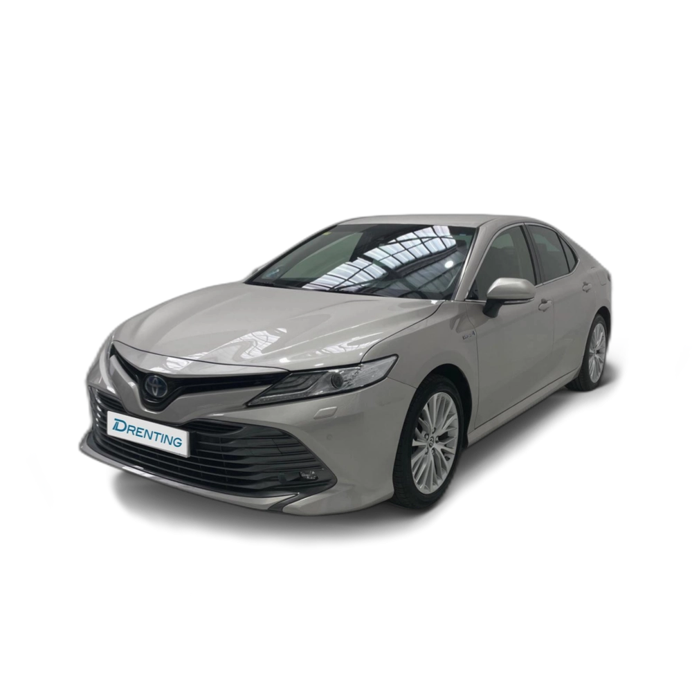 Renting Toyota Camry 2.5 220H Luxury 160 kW (218 CV)