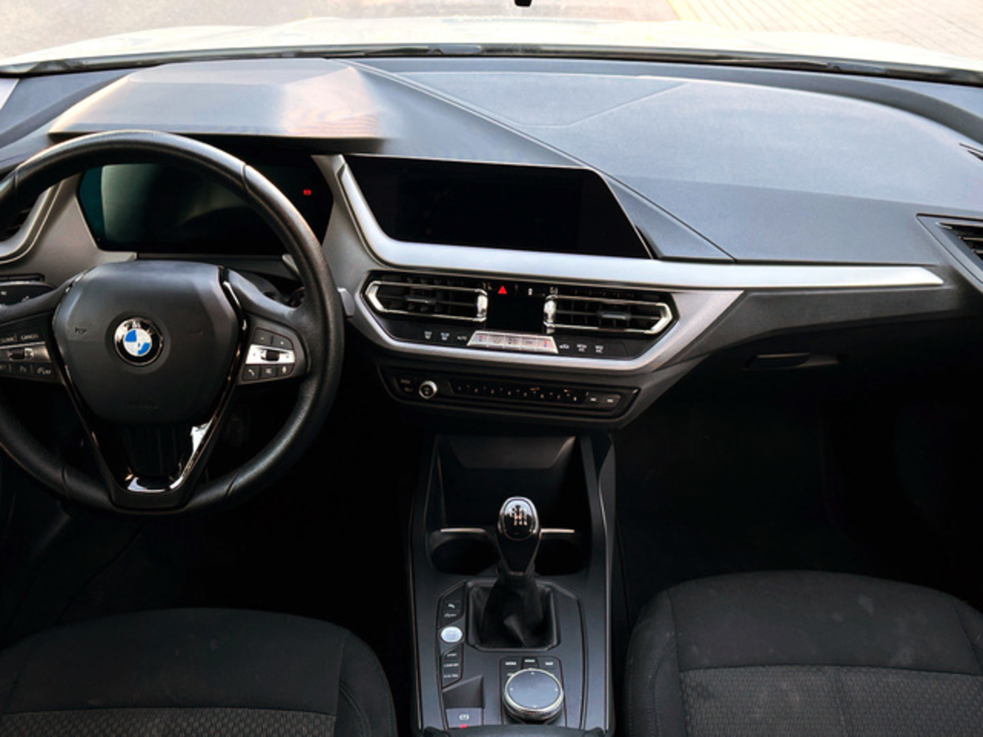 Renting BMW Serie 1 116d 85 kW (116 CV) 5 6
