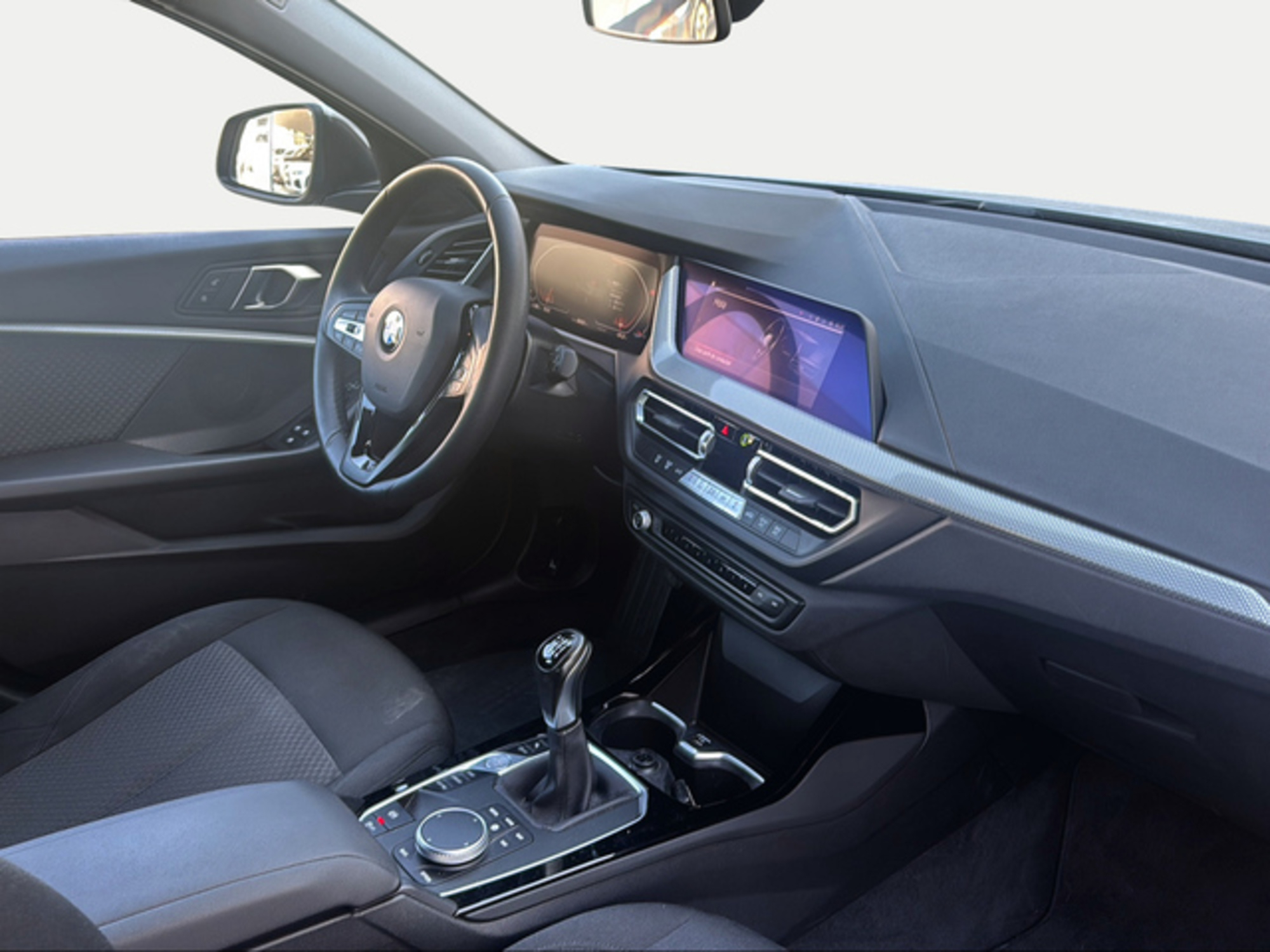 Renting BMW Serie 1 116d 85 kW (116 CV) 6 1
