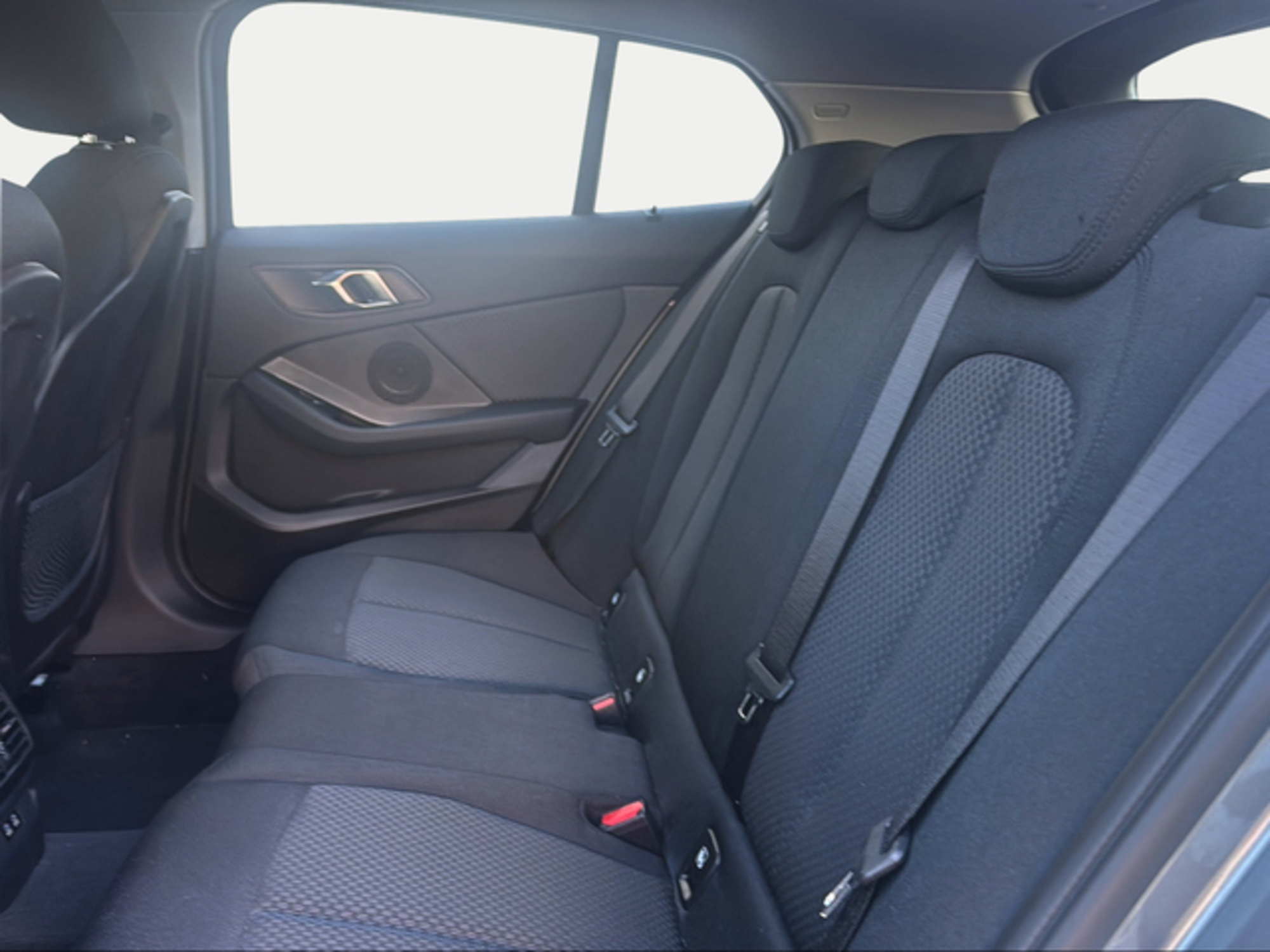 Renting BMW Serie 1 116d 85 kW (116 CV) 6 1