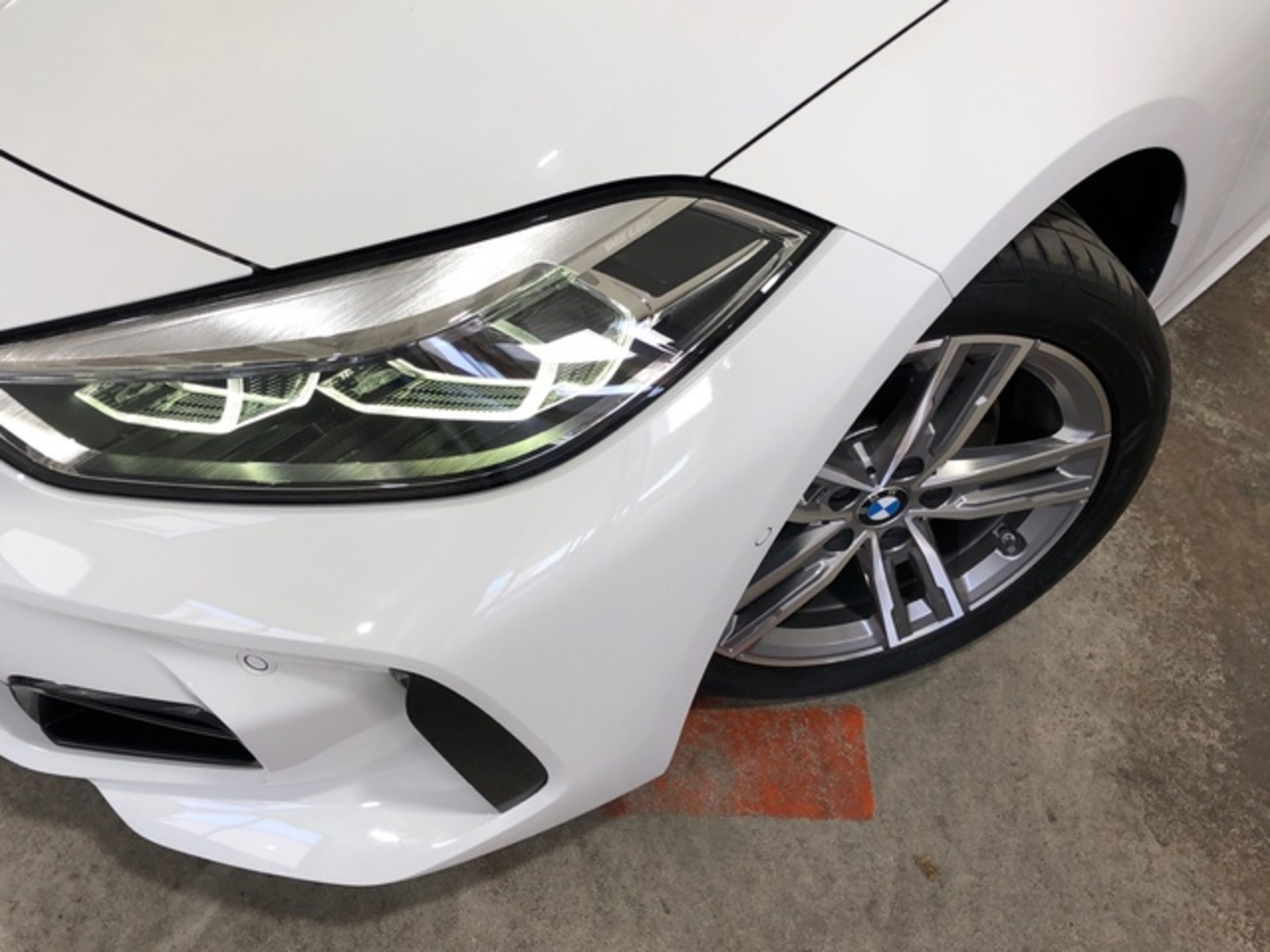 Renting BMW Serie 1 118i 103 kW (140 CV) 7 3