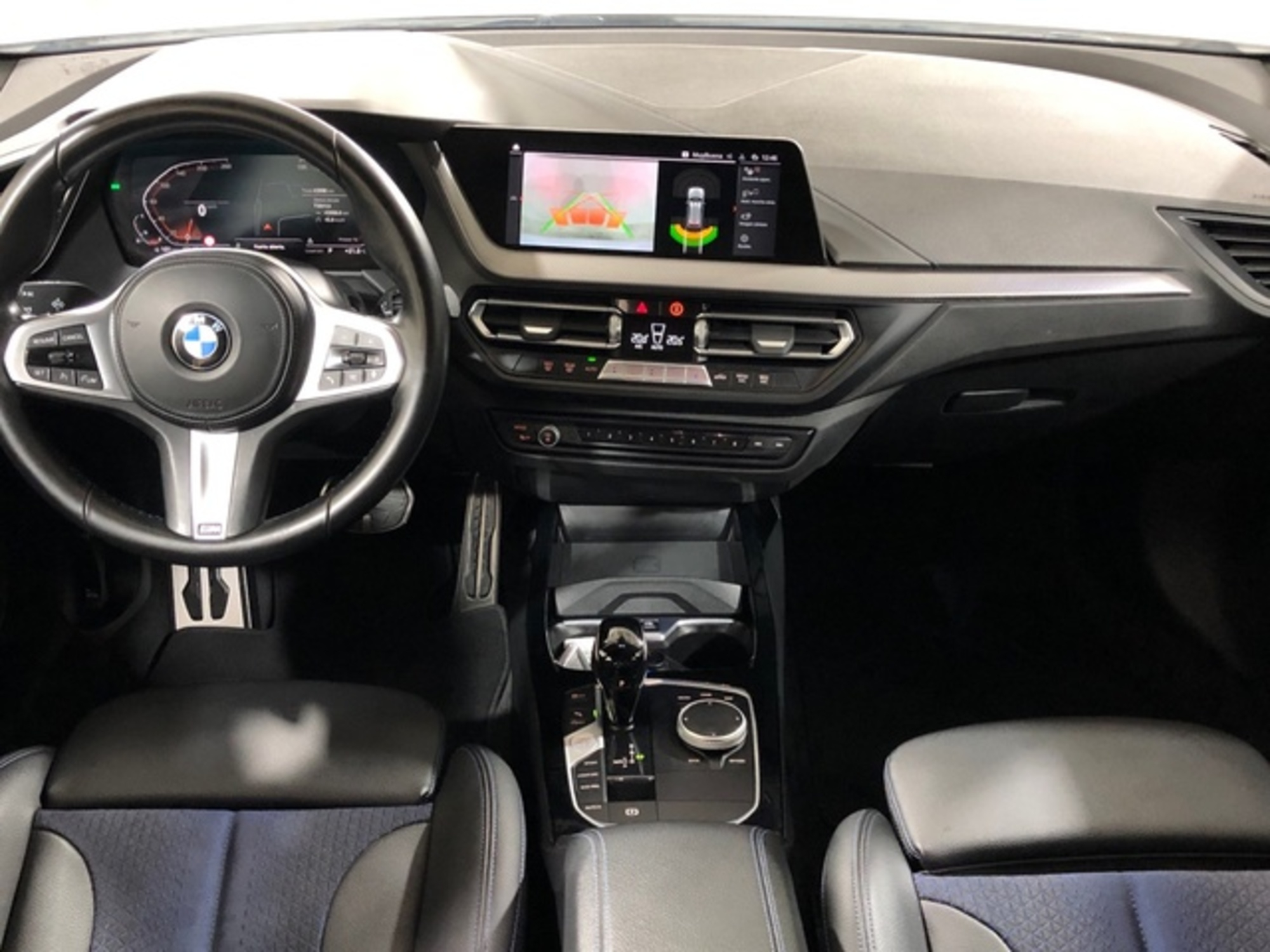 Renting BMW Serie 1 118i 103 kW (140 CV) 7 3