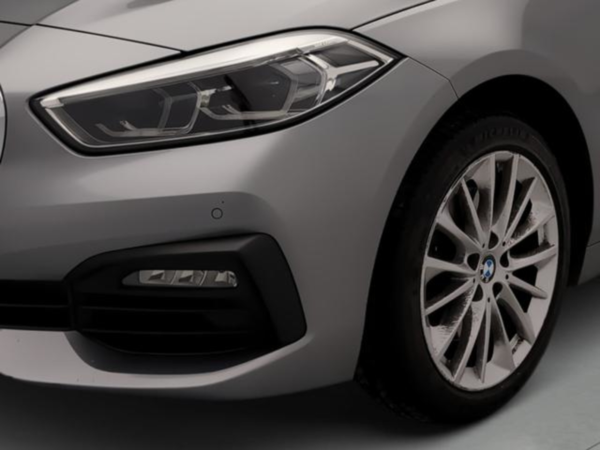 Renting BMW Serie 1 118i 103 kW (140 CV) 7 7