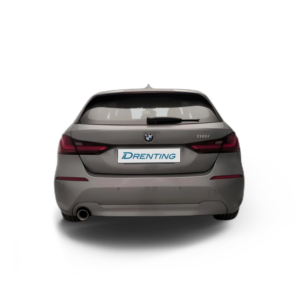 Renting BMW Serie 1 118i 103 kW (140 CV) 7 8