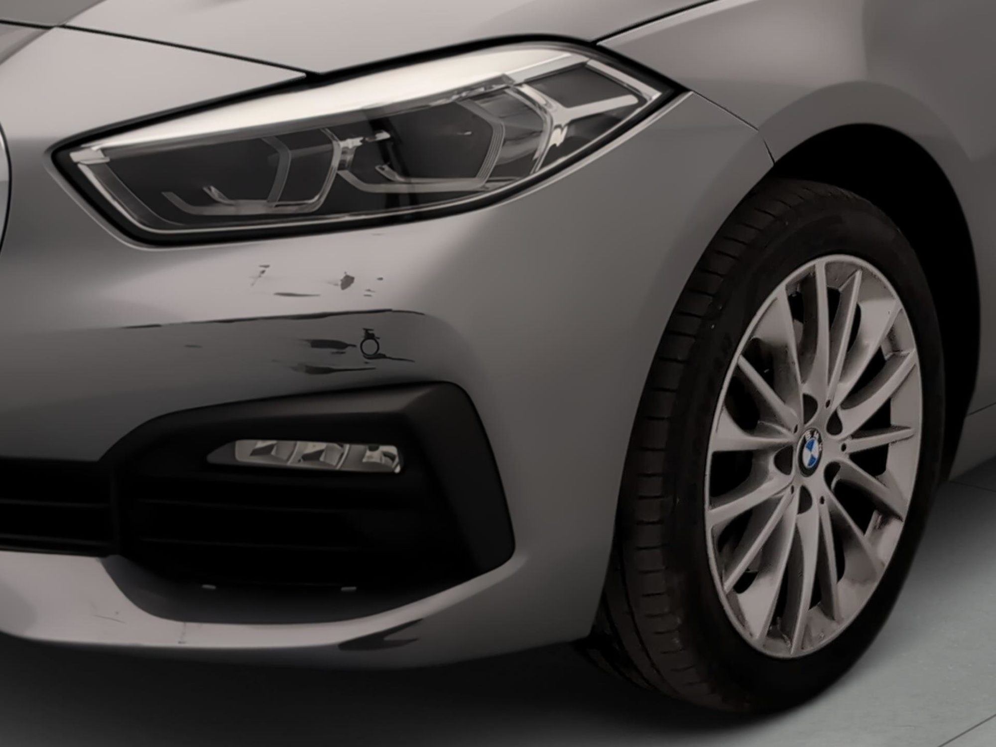 Renting BMW Serie 1 118i 103 kW (140 CV) 7 8