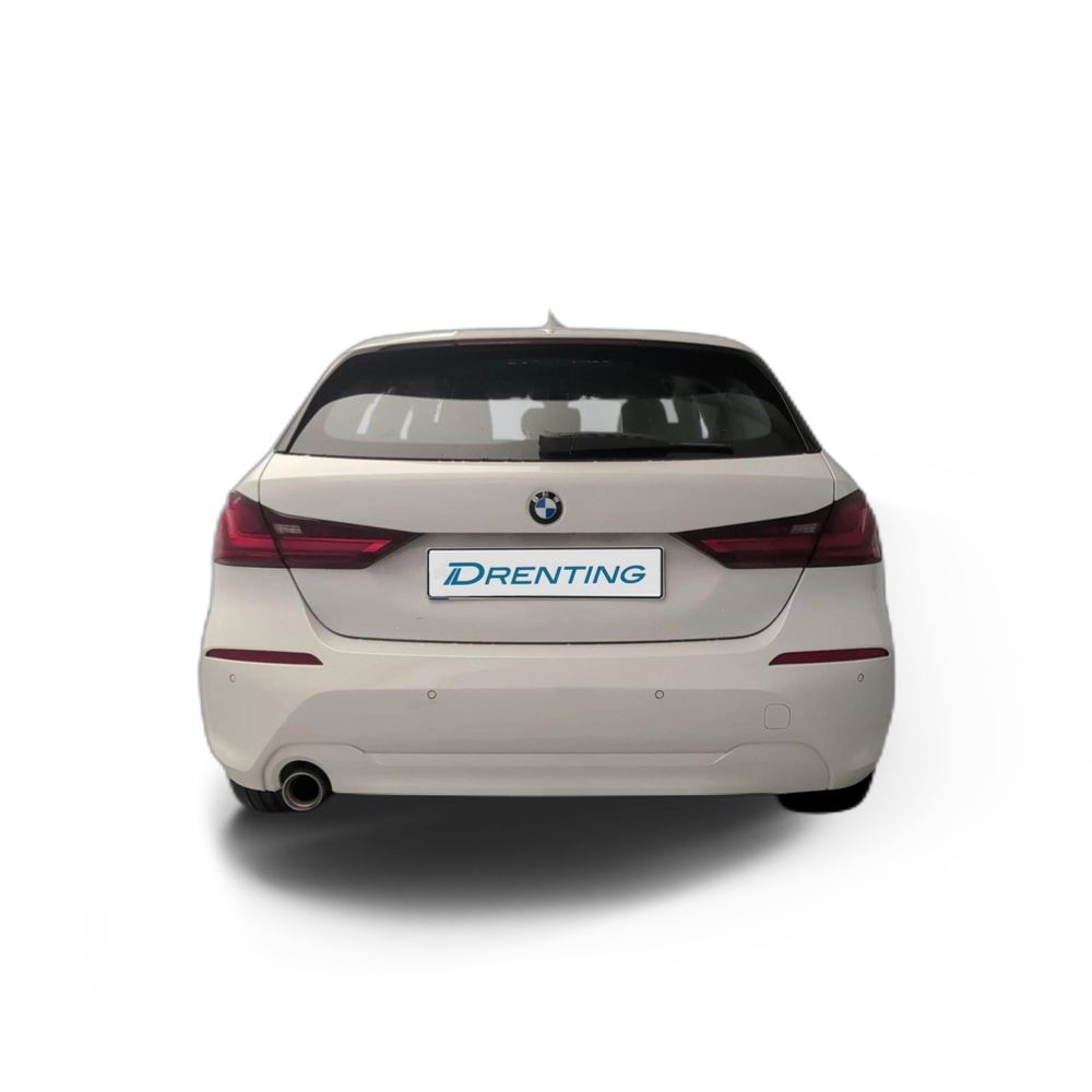 Renting BMW Serie 1 118i 103 kW (140 CV) 8 4