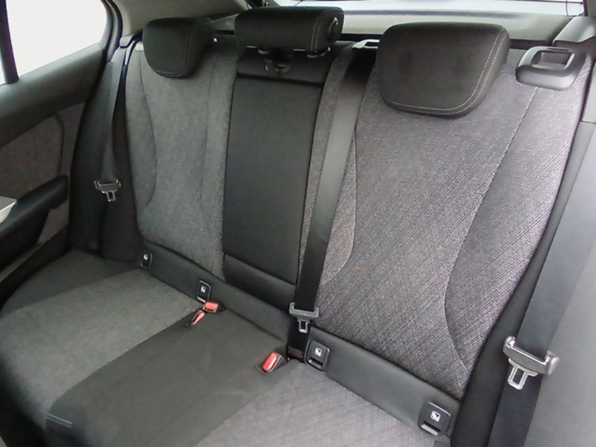Renting BMW Serie 1 120i 125 kW (170 CV) 4 16