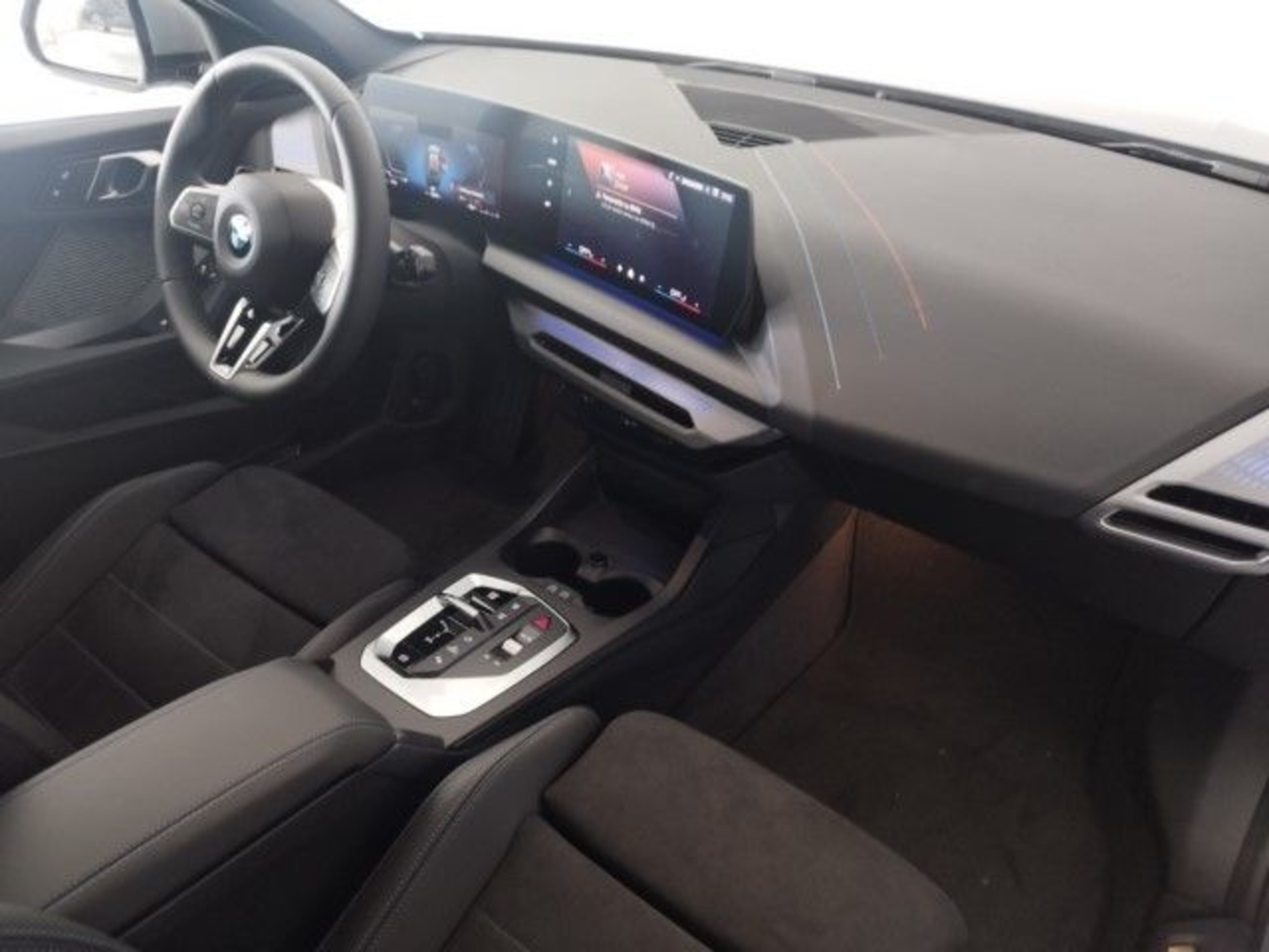 Renting BMW Serie 1 120i 125 kW (170 CV) 6 7