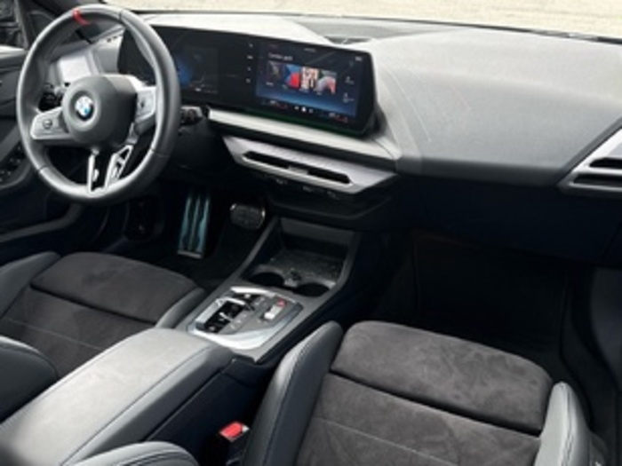 Renting BMW Serie 1 M135i xDrive 221 kW (300 CV) 8 1