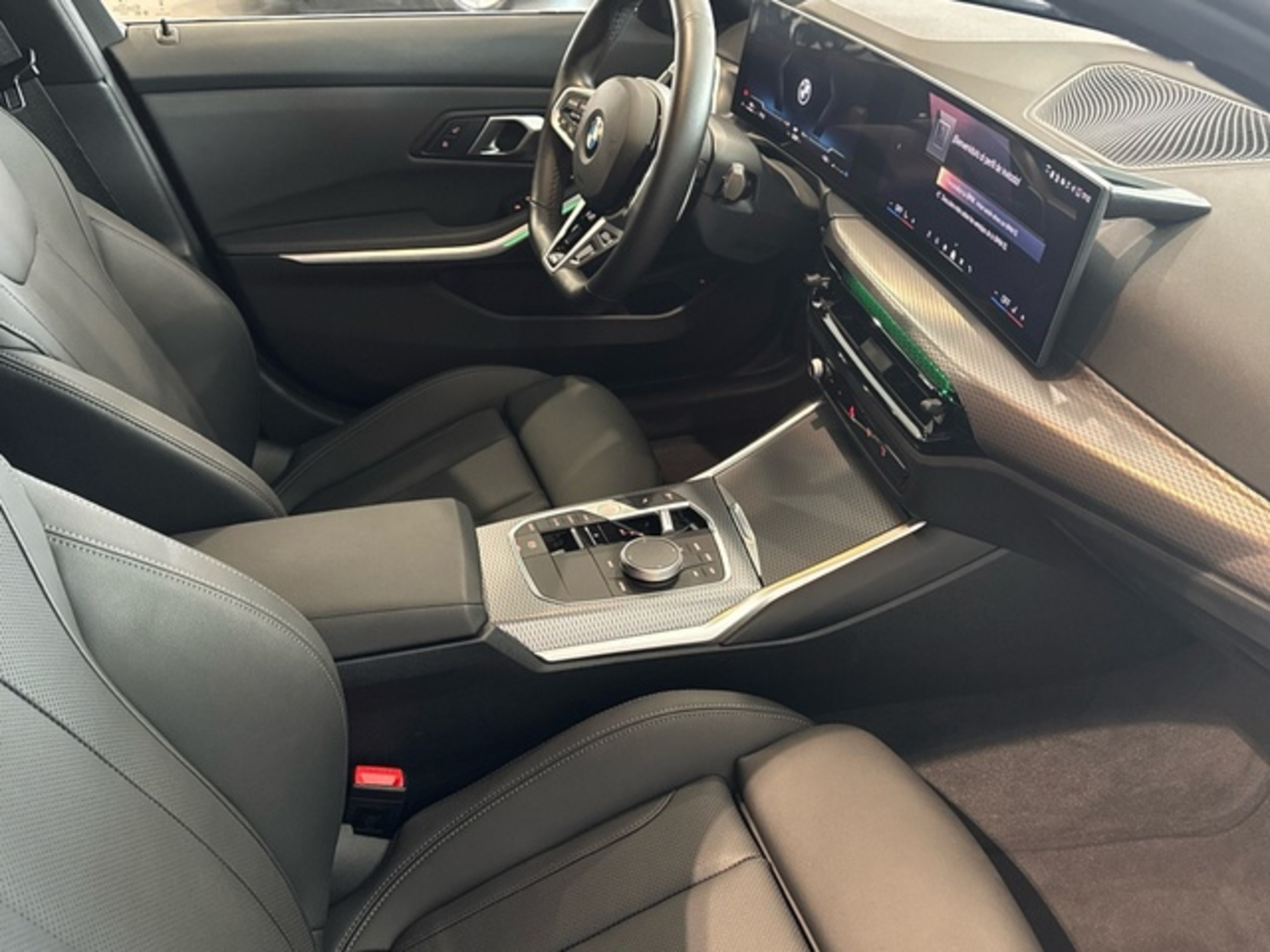 Renting BMW Serie 3 320d Touring 140 kW (190 CV) 12 1