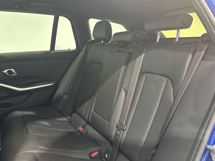 Renting BMW Serie 3 320d xDrive Touring 140 kW (190 CV) 4 1