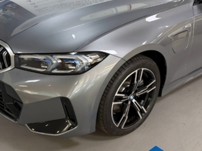 Renting BMW Serie 3 330e 215 kW (292 CV) 2 2