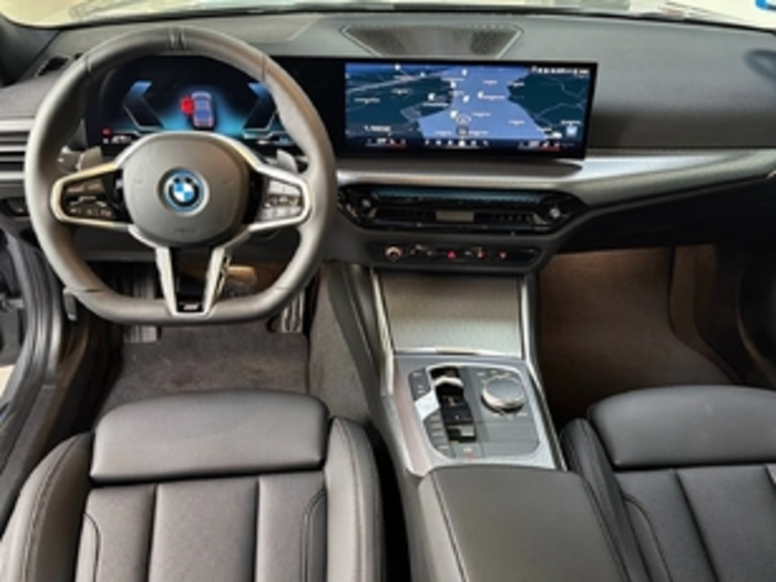 Renting BMW Serie 3 330e 215 kW (292 CV) 2 2