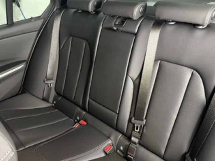 Renting BMW Serie 3 330e 215 kW (292 CV) 2 2