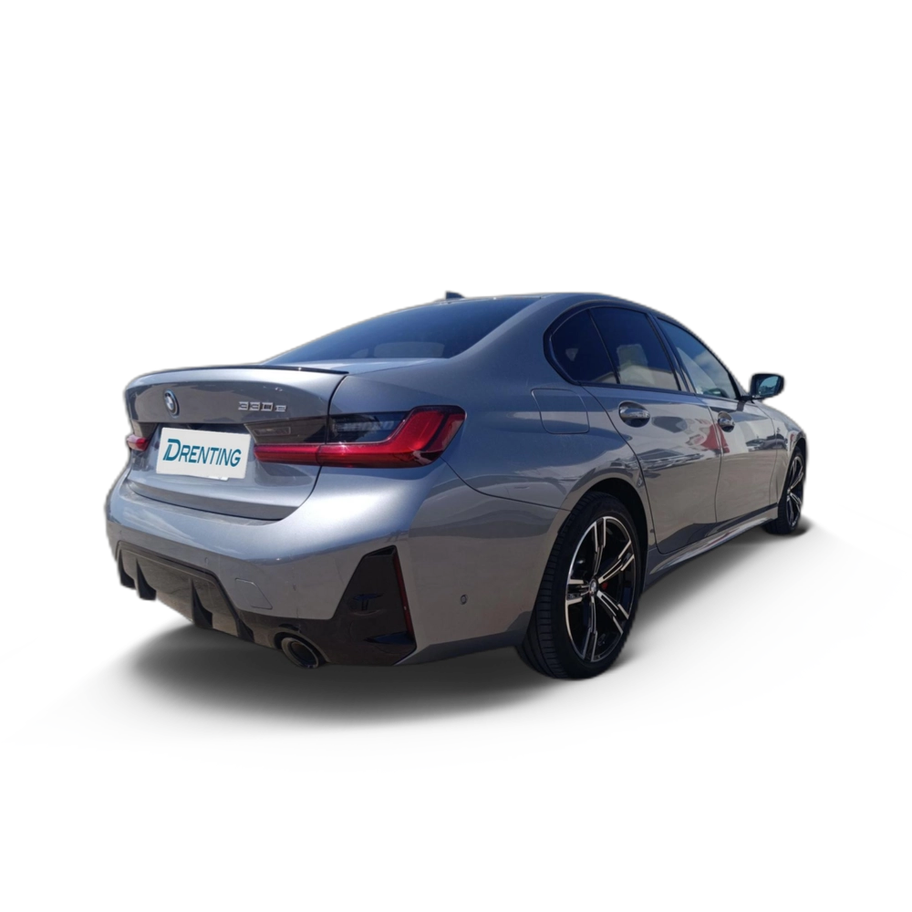 Renting BMW Serie 3 330e 215 kW (292 CV) 2 3
