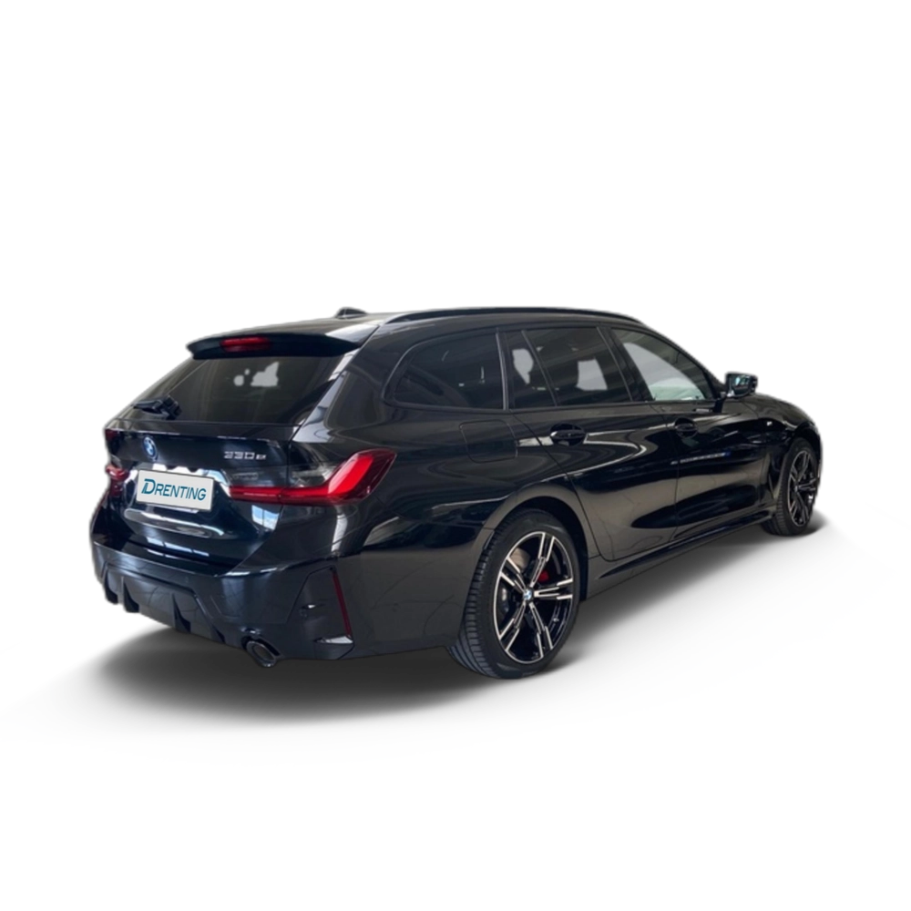 Renting BMW Serie 3 330e xDrive Touring 215 kW (292 CV) 2 2