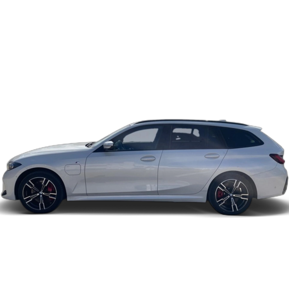 Renting BMW Serie 3 330e xDrive Touring 215 kW (292 CV) 2 4