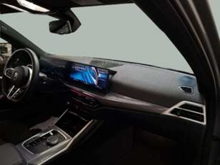 Renting BMW Serie 3 330e xDrive Touring 215 kW (292 CV) 2 6