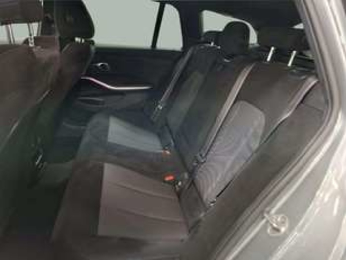 Renting BMW Serie 3 330e xDrive Touring 215 kW (292 CV) 2 6