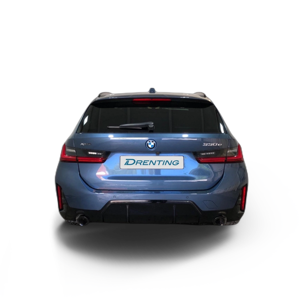 Renting BMW Serie 3 330e xDrive Touring 215 kW (292 CV) 2 7