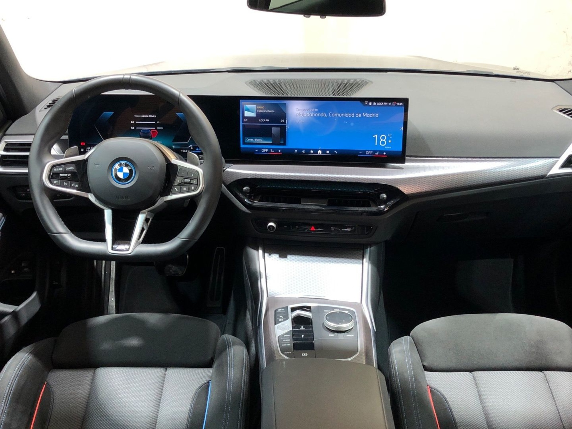 Renting BMW Serie 3 330e xDrive Touring 215 kW (292 CV) 2 7