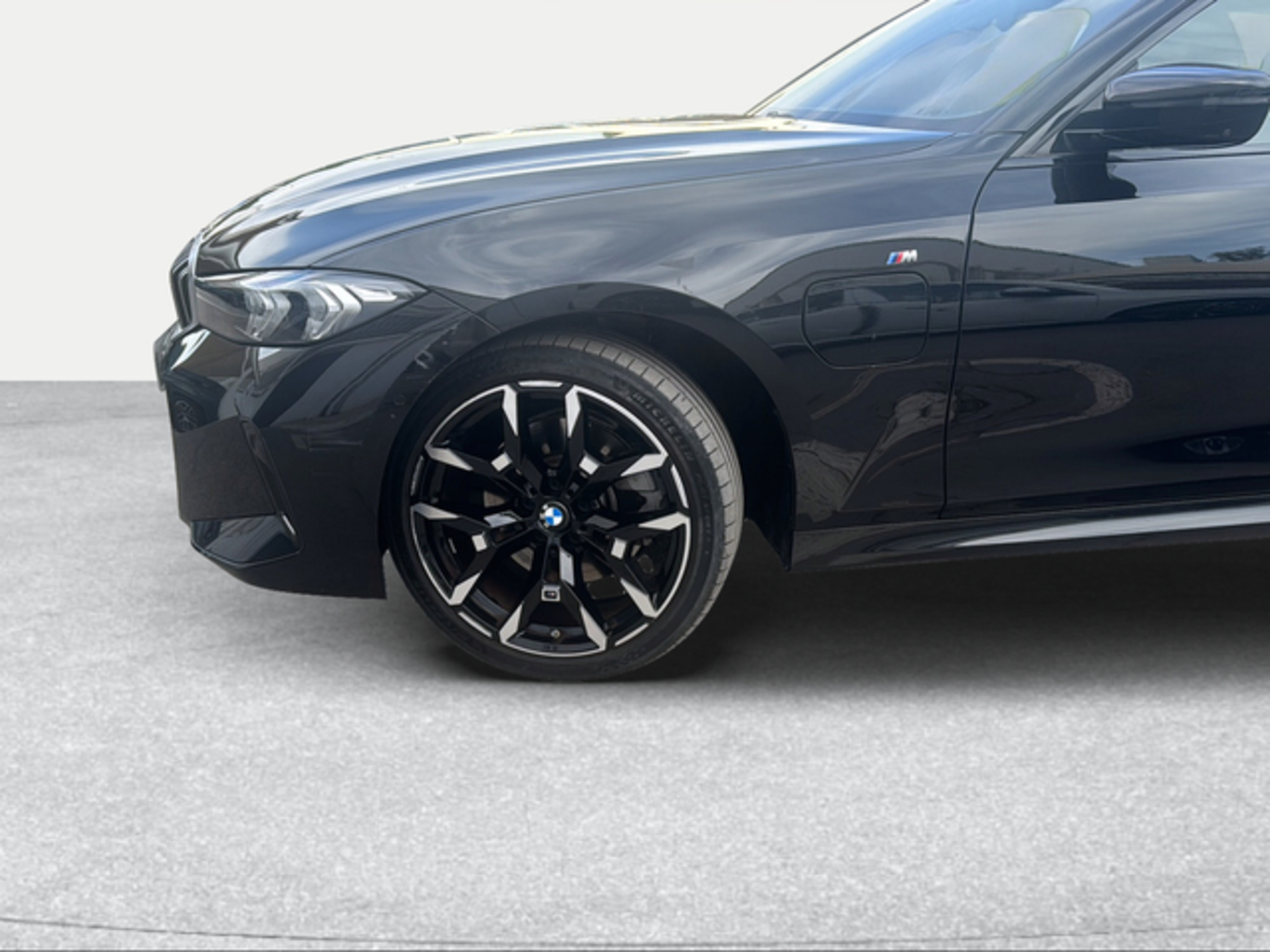 Renting BMW Serie 3 330e xDrive Touring 215 kW (292 CV) 3 2