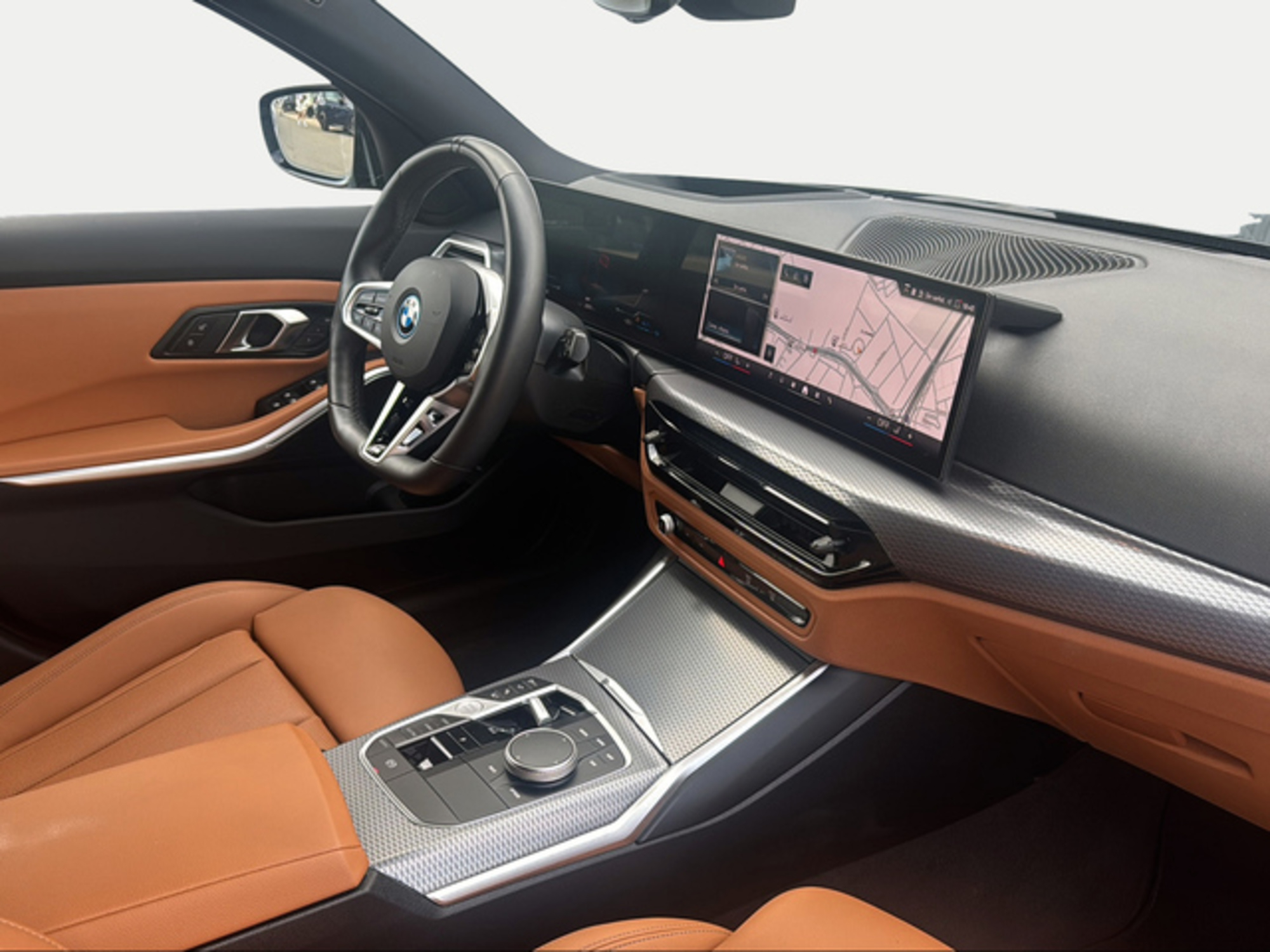 Renting BMW Serie 3 330e xDrive Touring 215 kW (292 CV) 3 2