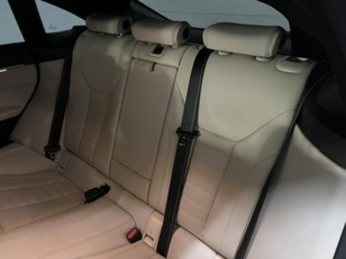 Renting BMW Serie 4 420d Gran Coupe 140 kW (190 CV) 7