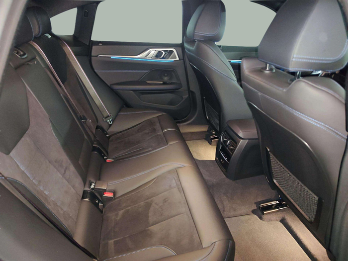 Renting BMW Serie 4 420d Gran Coupe 140 kW (190 CV) 7 4