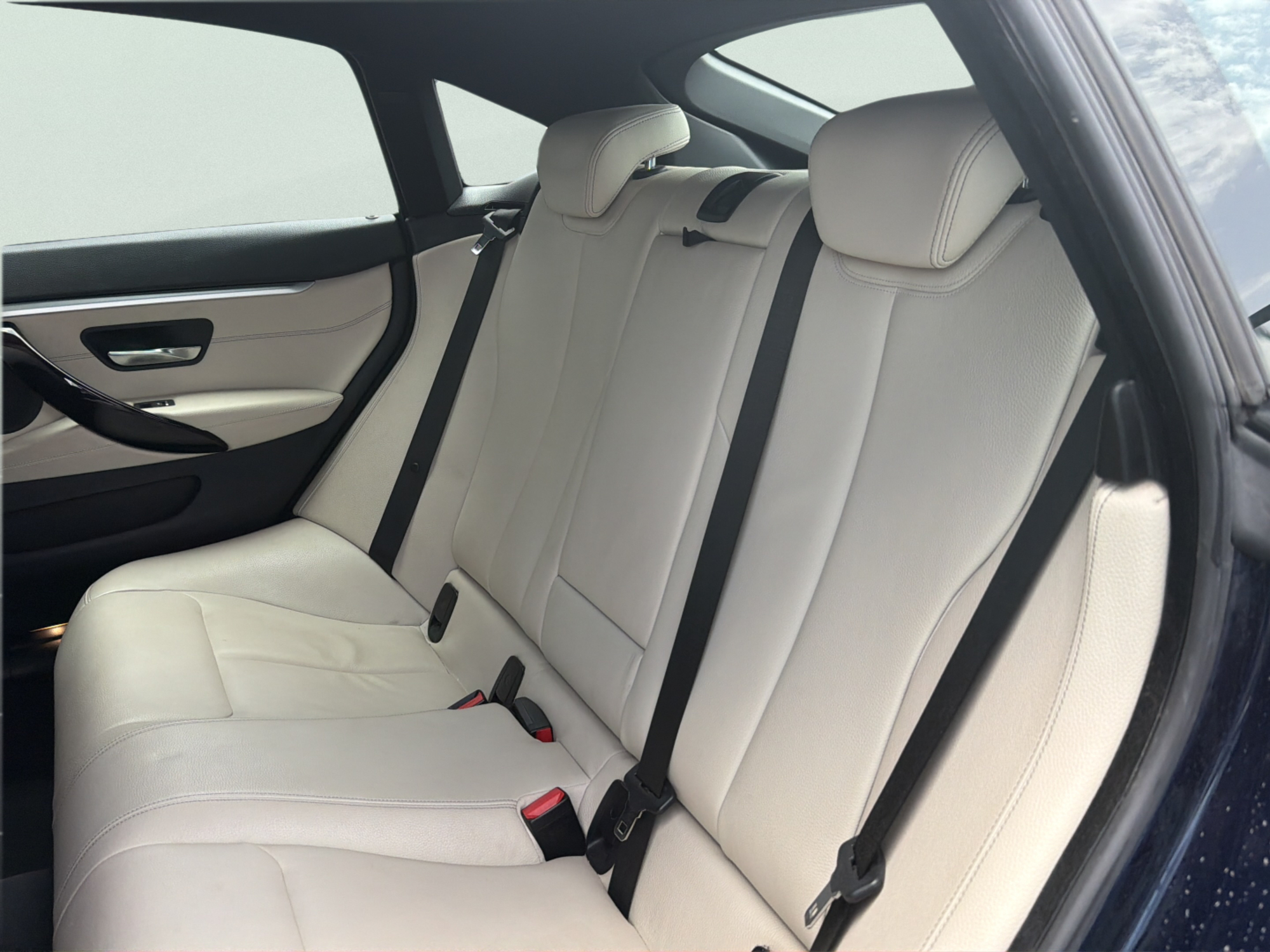 Renting BMW Serie 4 420i Gran Coupe 135 kW (184 CV) 5