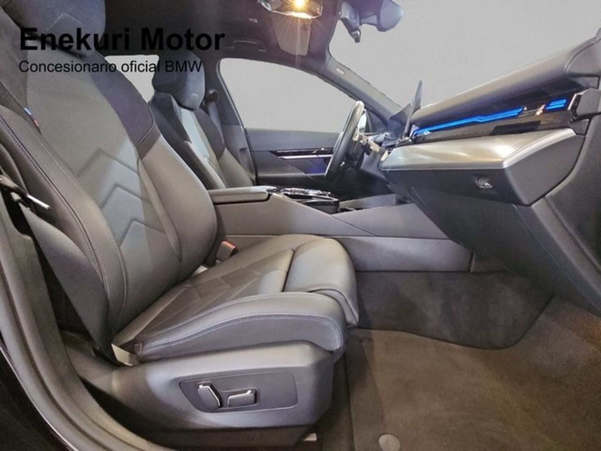 Renting BMW Serie 5 520d xDrive Touring 145 kW (197 CV) 1