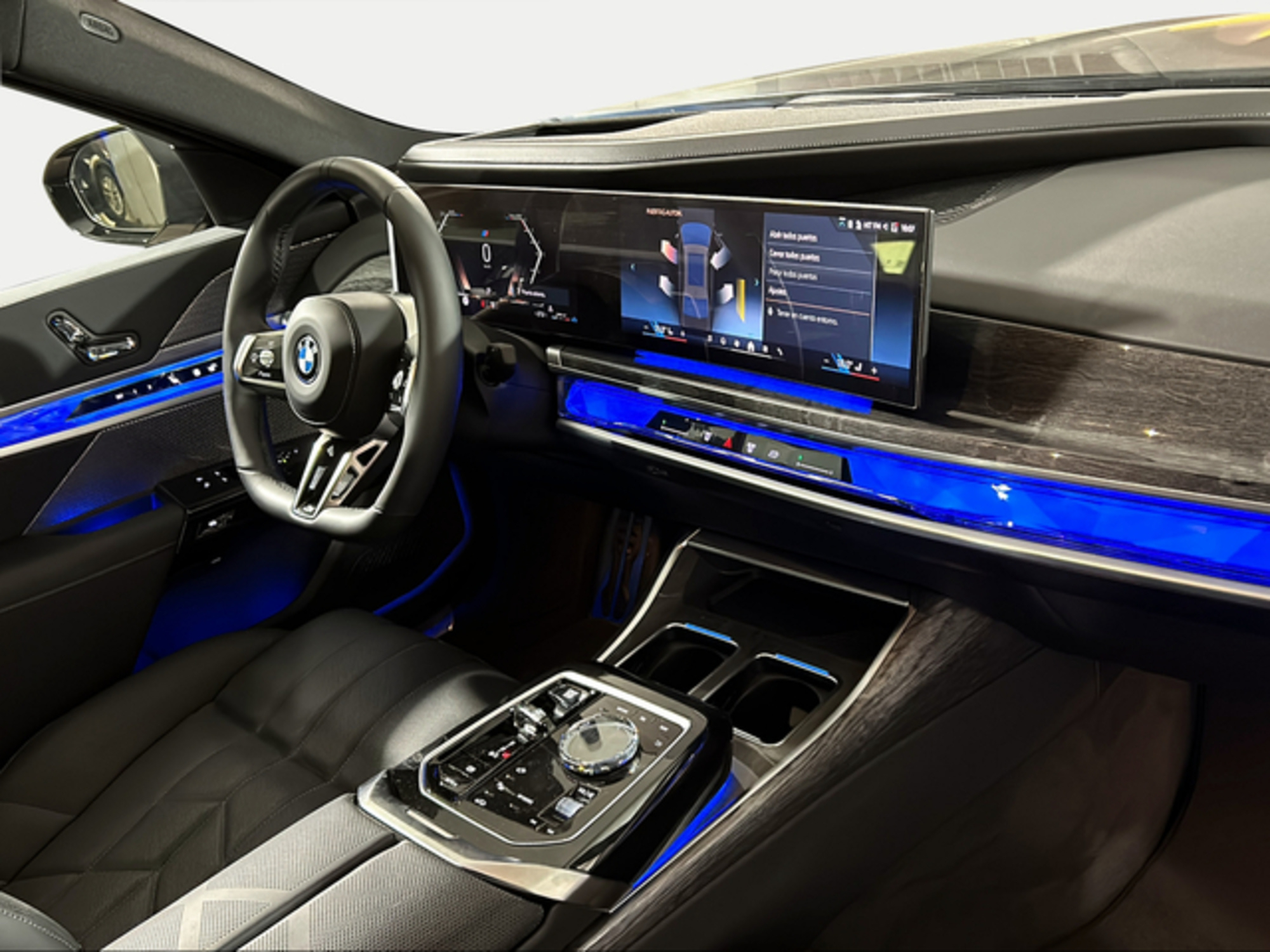 Renting BMW Serie 7 740d xDrive 220 kW (299 CV) 5 1