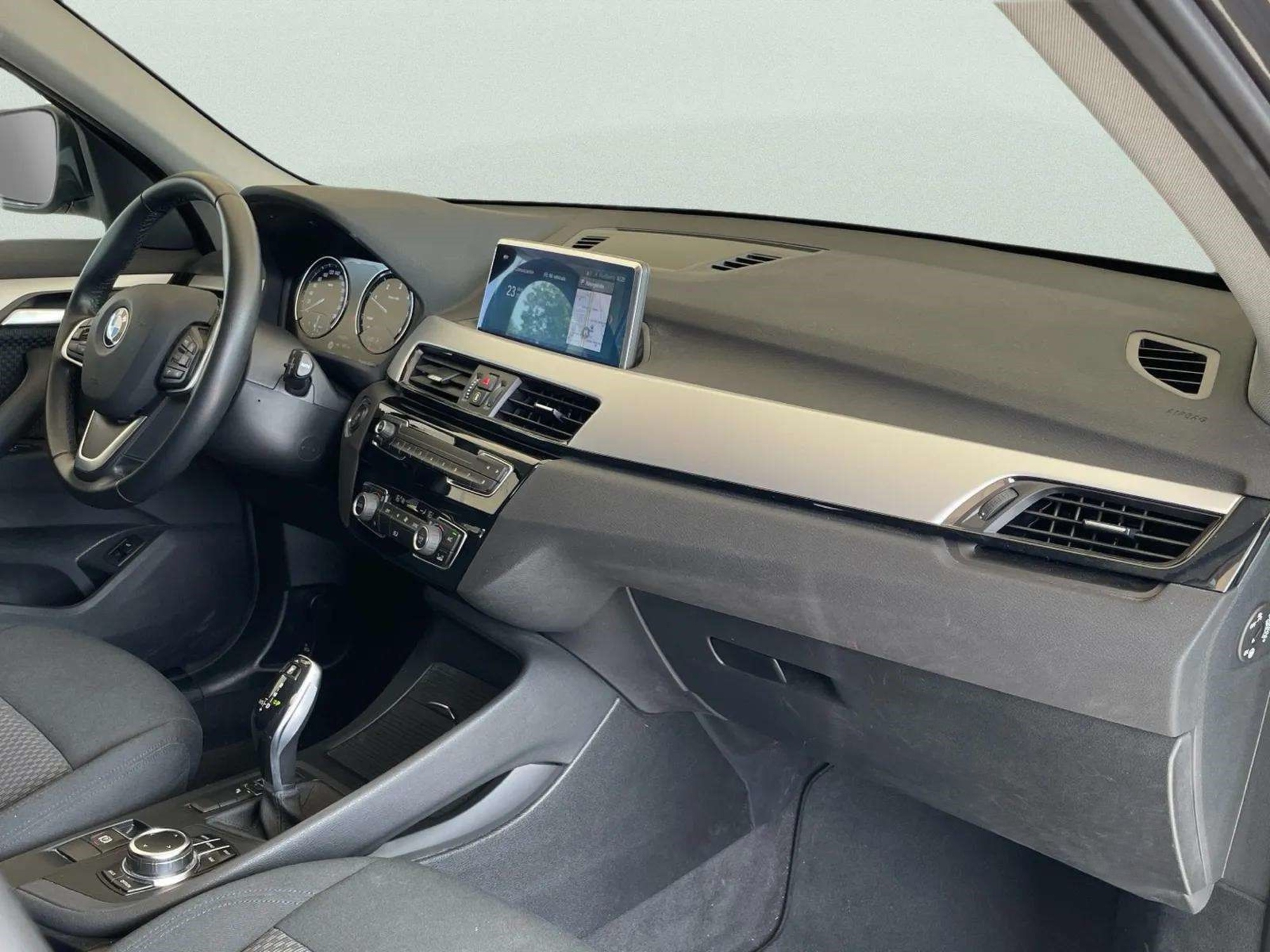 Renting BMW X1 sDrive18d 110 kW (150 CV) 1 13