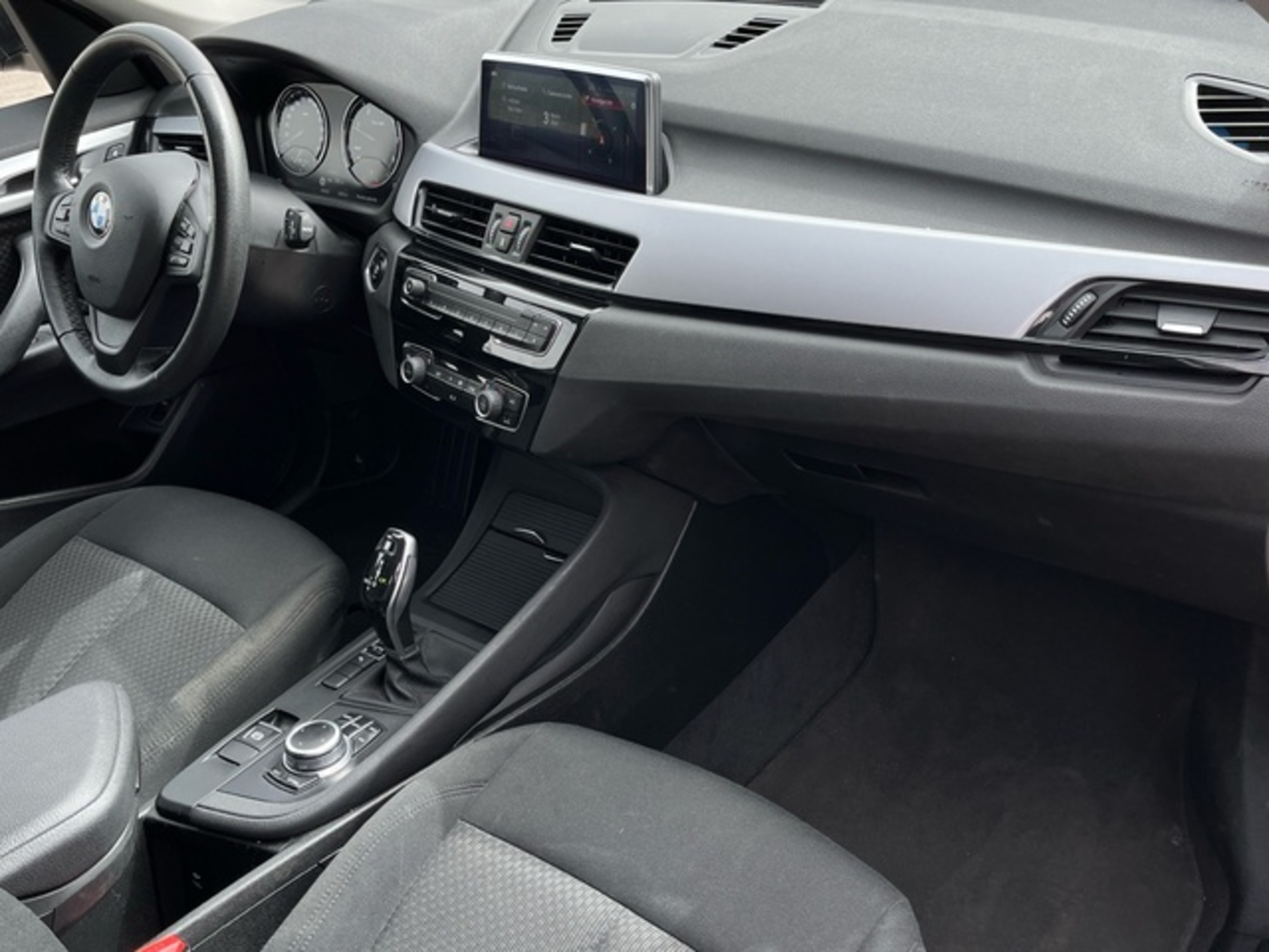 Renting BMW X1 sDrive18d 110 kW (150 CV) 1 19