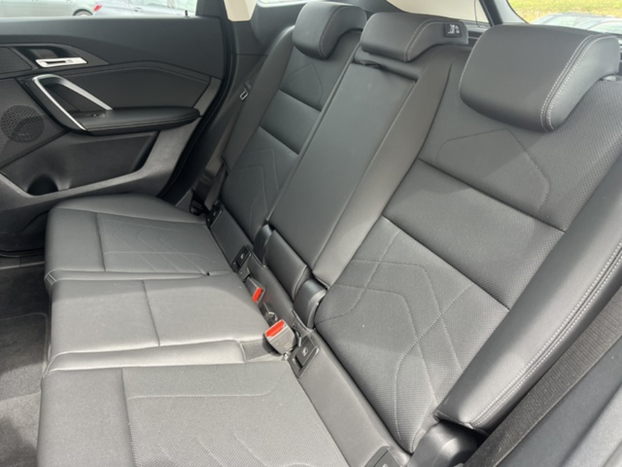 Renting BMW X1 sDrive18i 100 kW (136 CV) 2