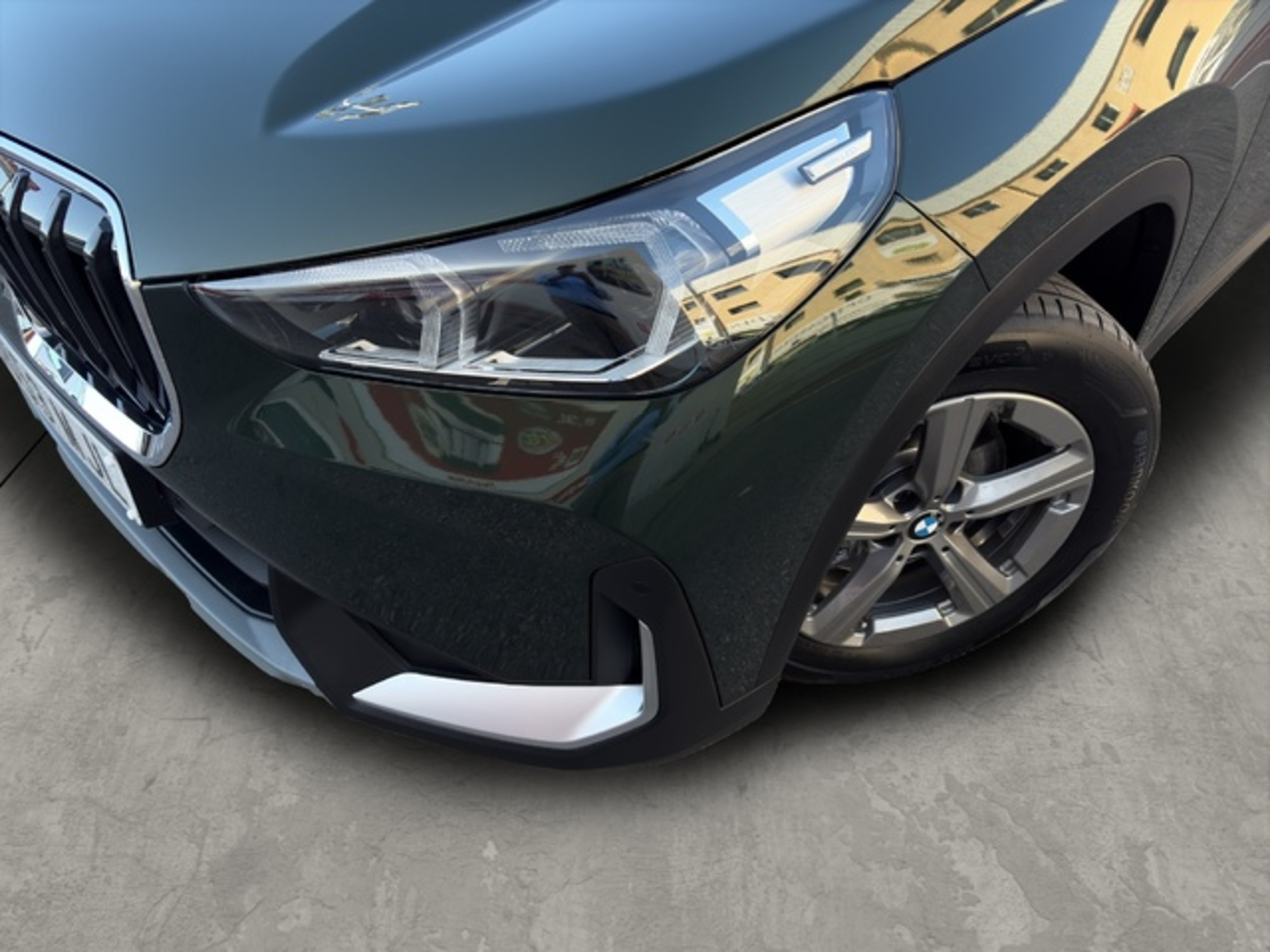 Renting BMW X1 sDrive18i 100 kW (136 CV) 2 1