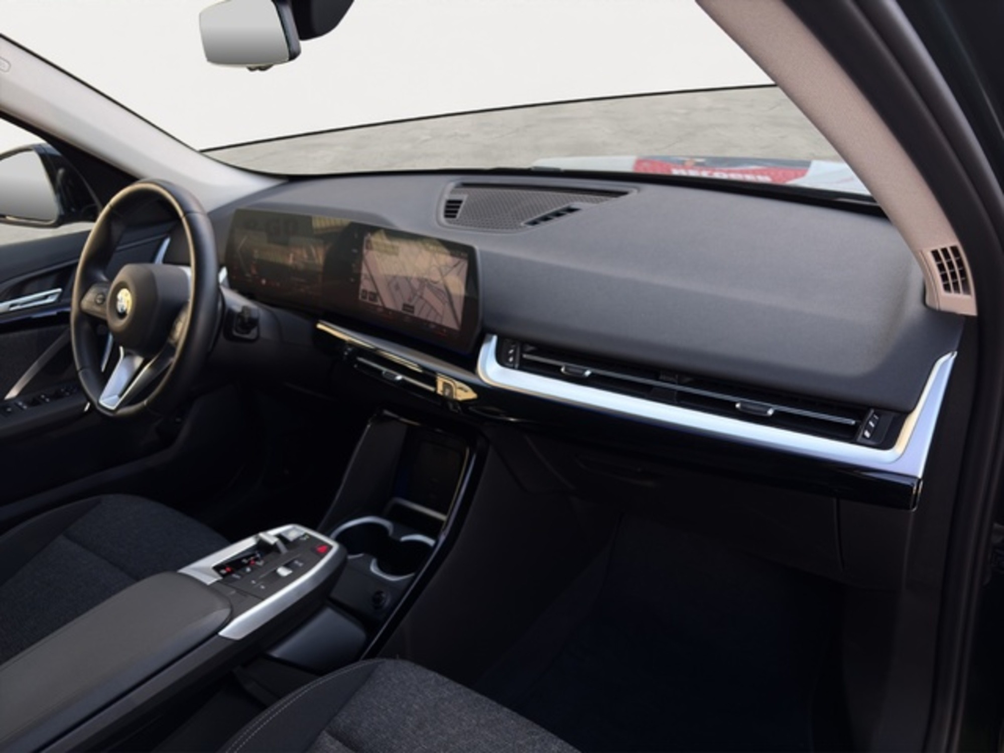 Renting BMW X1 sDrive18i 100 kW (136 CV) 2 1